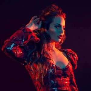 Meet your Posher, Julia